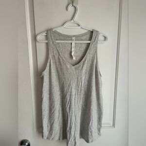 Lululemon grey shirt (4)